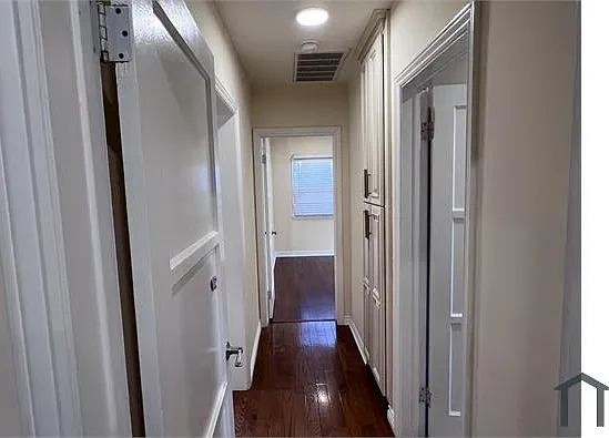 10652 Camarillo St — Photo 12