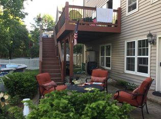 1084 Cormar Dr, Lake Zurich, IL 60047