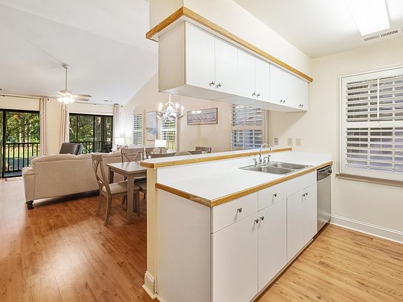 5th image of 76 Stillwood Dr. #4