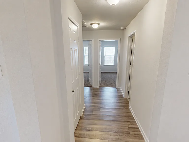 8915 Hidden Oaks Dr — Photo 7