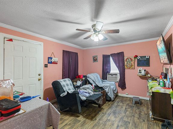 3rd image of 706 Yaney St
