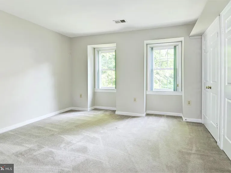 10322 Dunn Meadow Rd — Photo 32