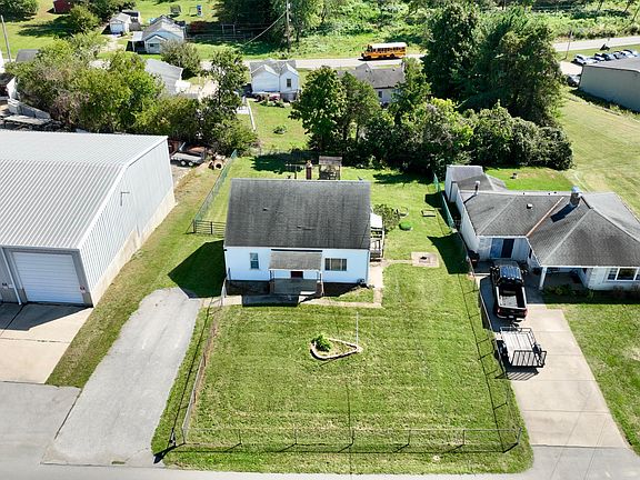 3rd image of 861 Gilbert Ridge Rd