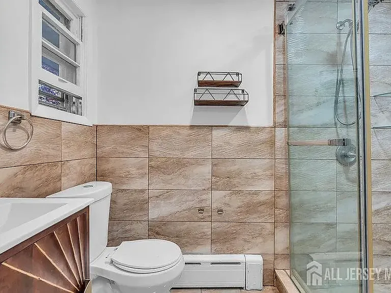 585 Noe Ave — Photo 15
