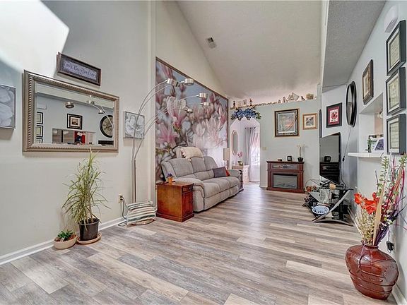 4th image of 147 Wexford Dr E