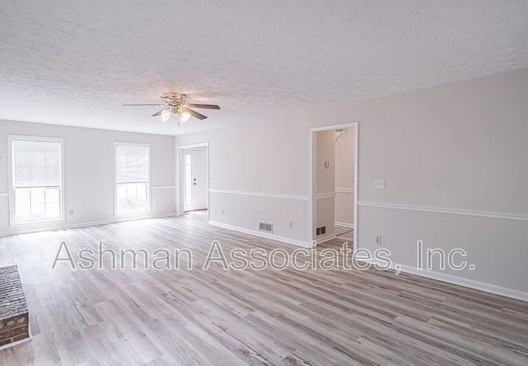 2402 Betsy Ct SW — Photo 13