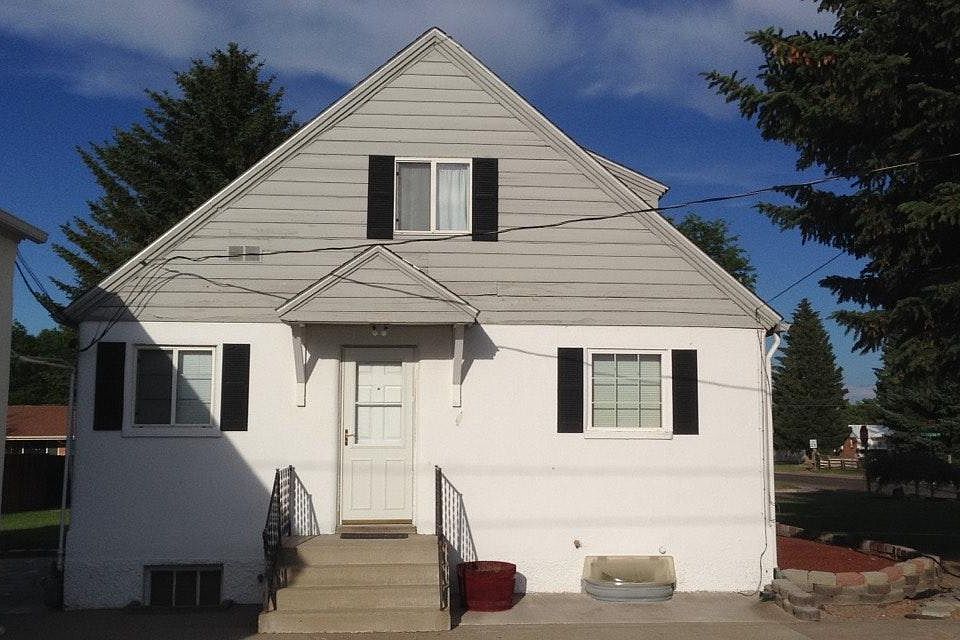 Side entrance to apartment