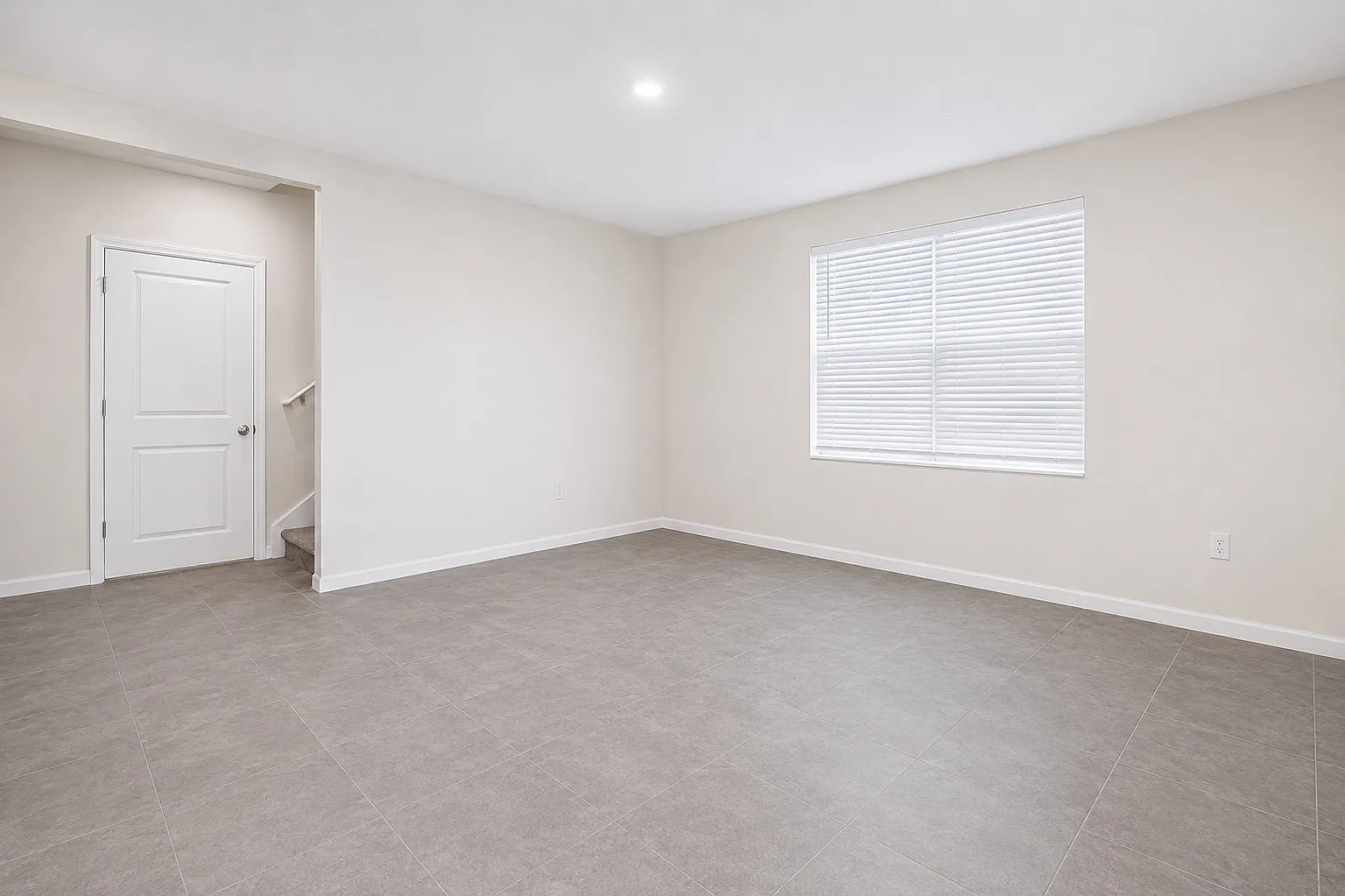 4 bed, 2371 sqft, $2,900 — Photo 4