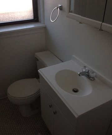 5th image of 1026 E Hyde Park Blvd APT 1S