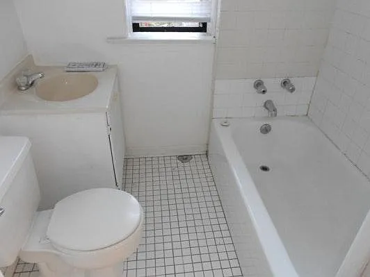 1228 W Winnemac Ave #1 — Photo 7