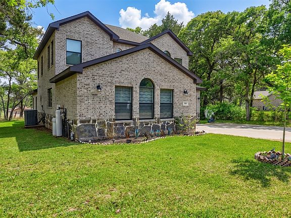 2nd image of 305 Pinehurst Dr
