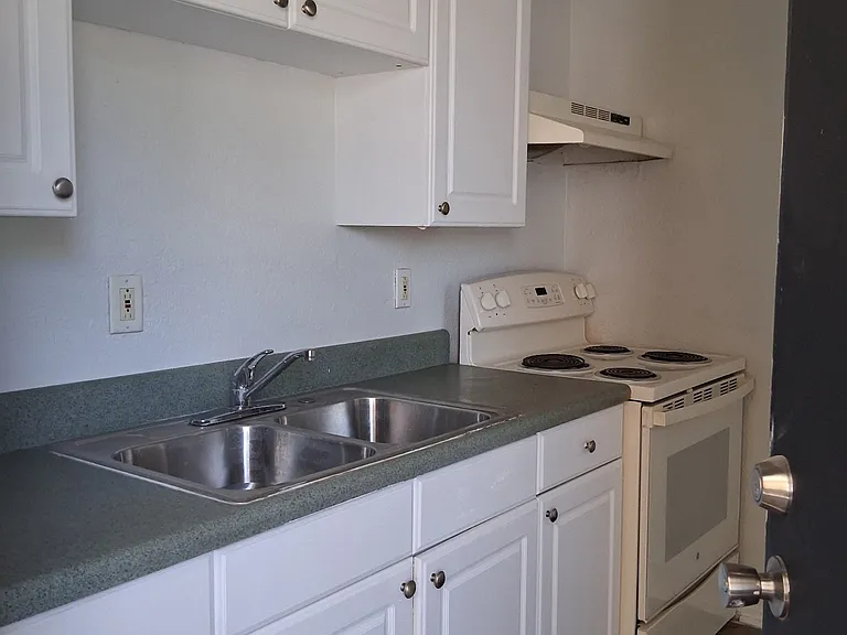 241 E Seminole Ave #5 — Photo 2