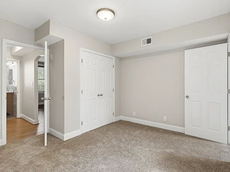 1231 Penn St NE — Photo 15
