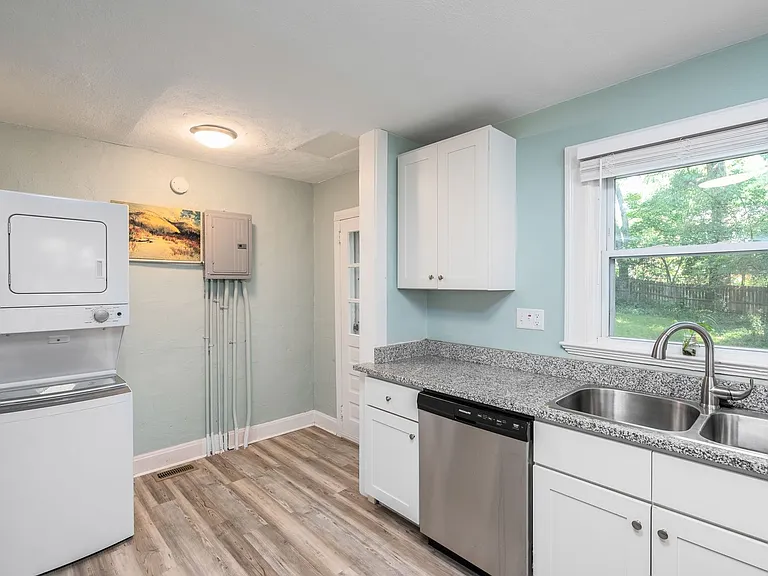 2636 Lawndale Ave — Photo 12