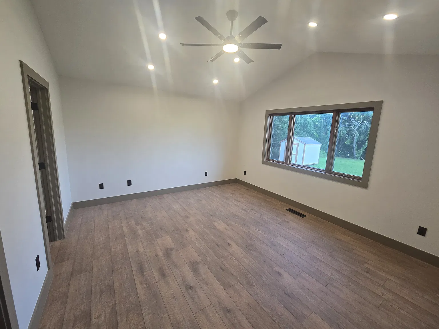 3 bed, 1403 sqft, $1,875 — Photo 3