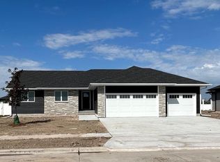6518 R Ave, Kearney, NE 68847