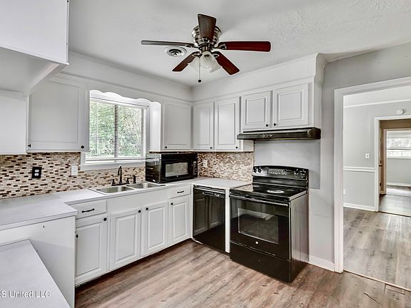2nd image of 823 Dunton Rd