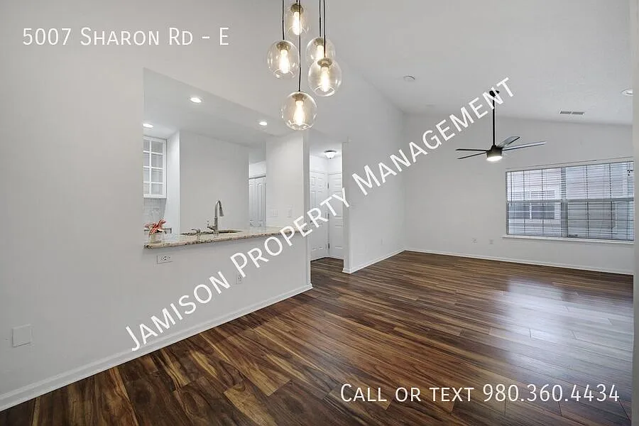 Building Photo - 5007 Sharon Rd #E