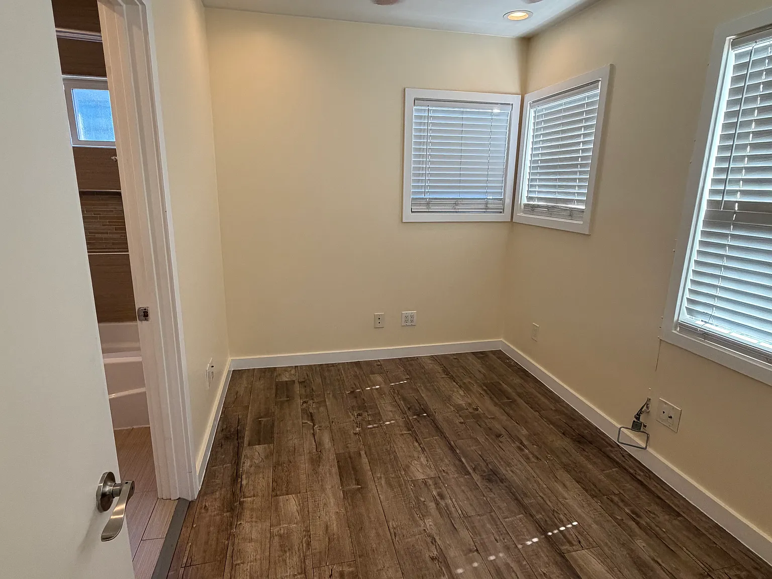1 bed, 400 sqft, $1,600 — Photo 4