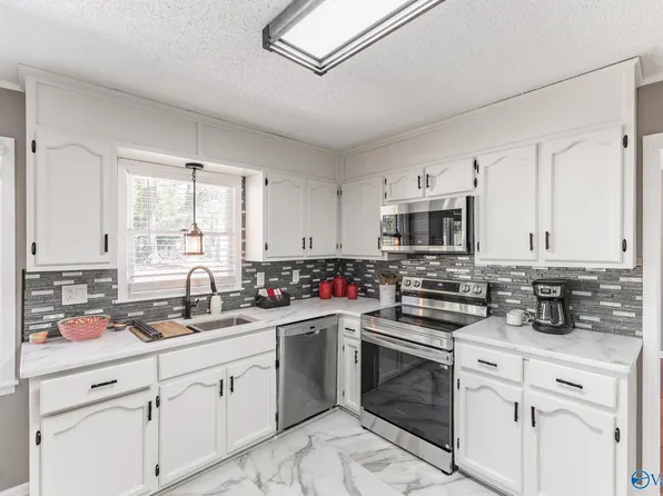 10051 Torino Dr SE, Huntsville, AL 35803