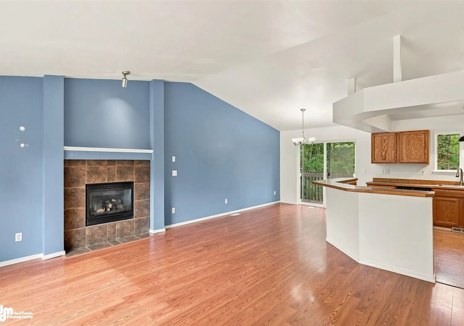 Beautiful 5 bed 3 bath 2 car heated garage home! — Photo 4