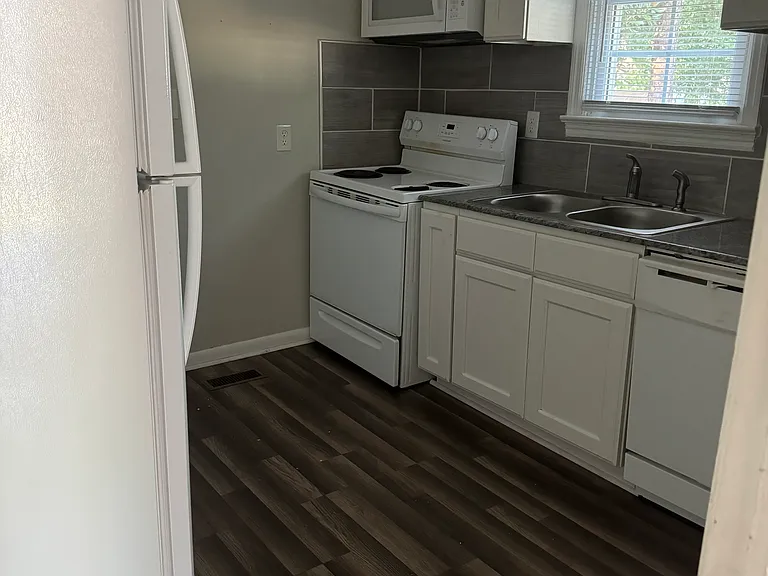 1702 Bragg Blvd — Photo 8