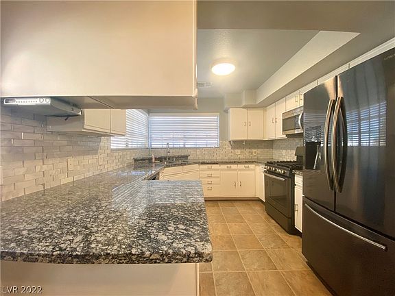 5th image of 421 Clifton Heights Dr