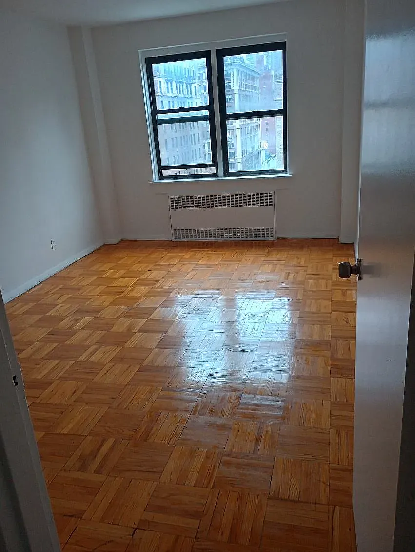 1067 Madison Avenue — Photo 4