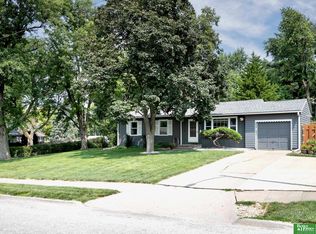 7726 Seward St, Omaha, NE 68114