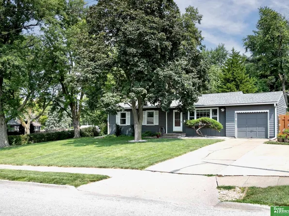 7726 Seward St, Omaha, NE 68114