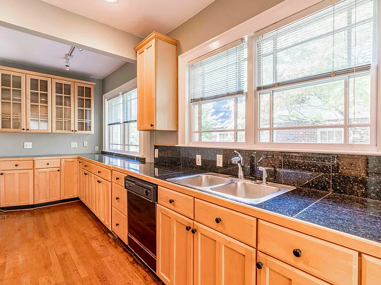 707 Cumberland Rd NE — Photo 8