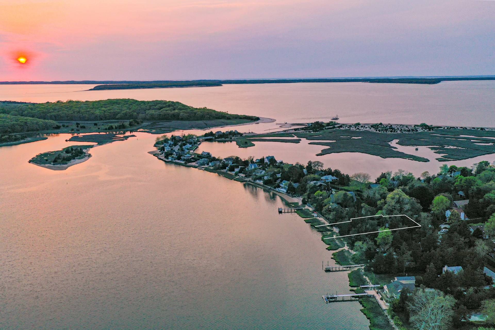 142 Towd Point Rd, Southampton, NY 11968 Out East