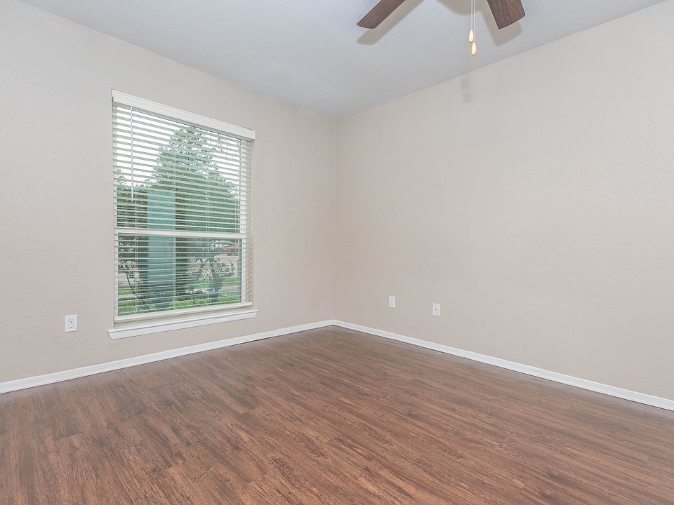 2 Bedroom 1 Bathroom bedroom