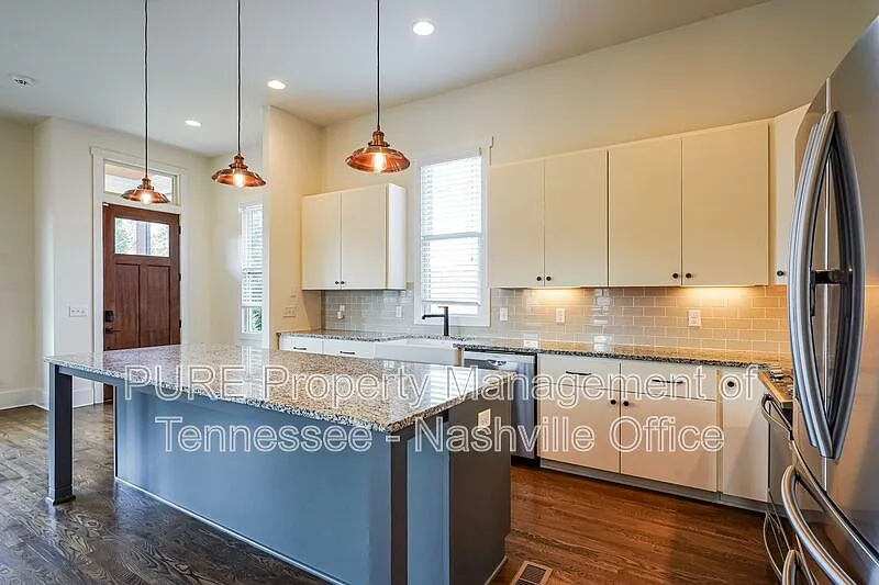 3 bed, 2.5 bath, 2450 sqft, $3,450 — Photo 4