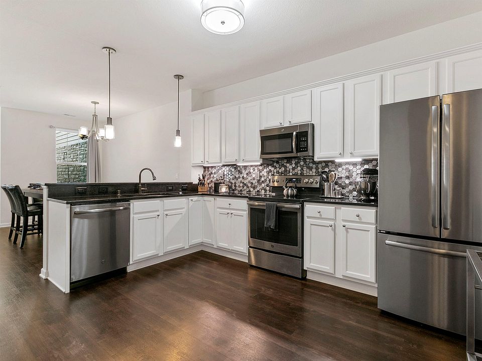 2nd image of N17W26517 Meadowgrass Cir Unit G
