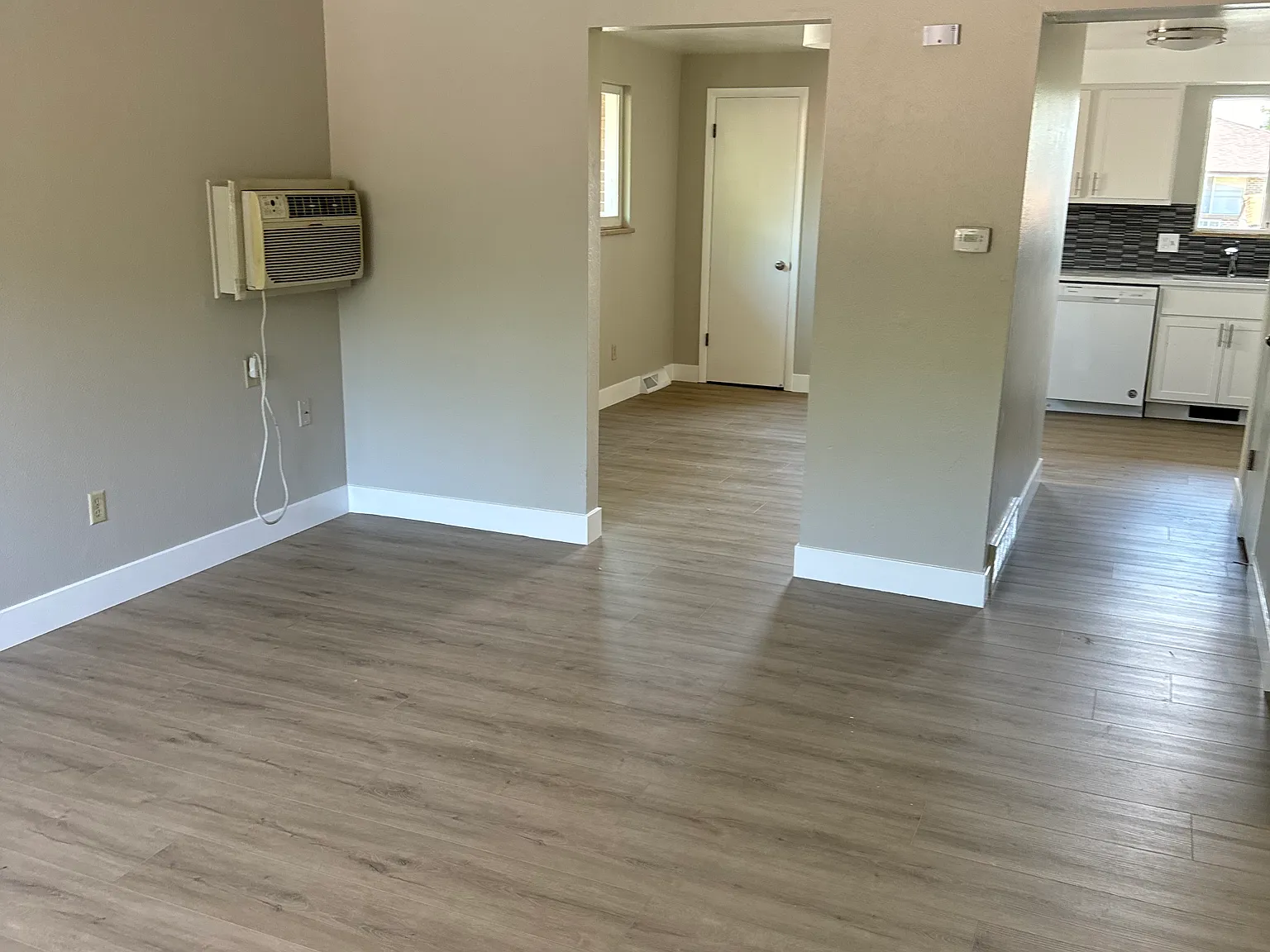 3 bed, 1.5 bath, 1600 sqft, $2,400 — Photo 4