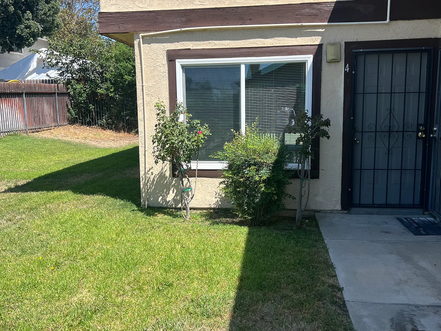 3 bed, 1.5 bath, 1300 sqft, $2,500 — Photo 1