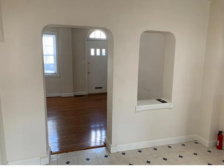 127 E Allen St — Photo 5
