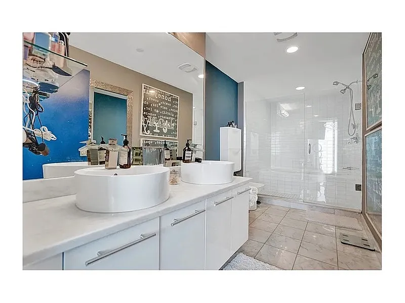 Building Photo - 888 Biscayne Blvd #391