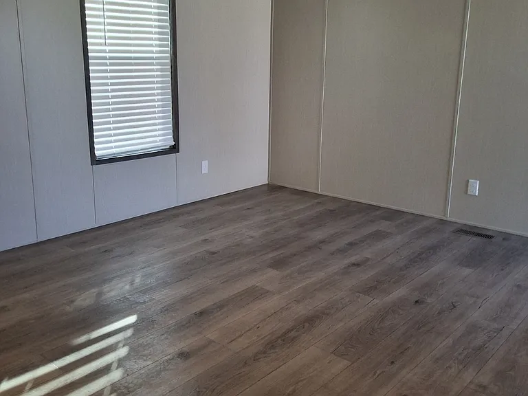 926 Lindsey St — Photo 5