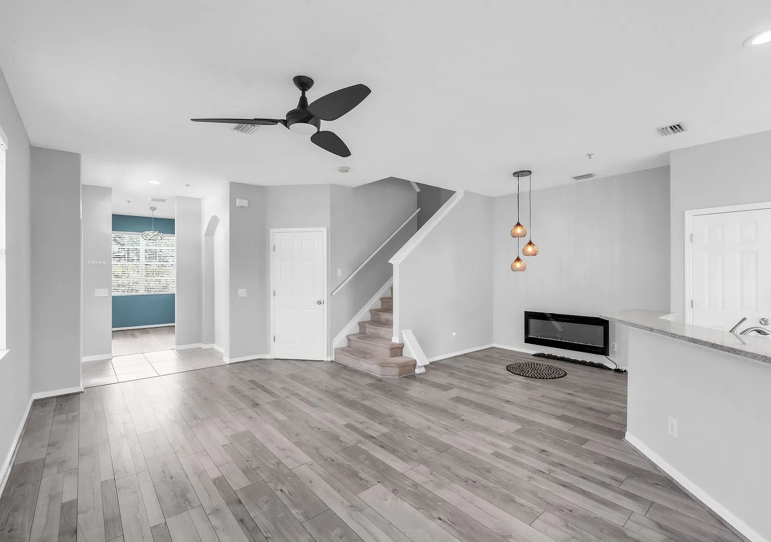 Beautiful 3-Bedroom Home in Prime Sarasota Location Spacious, Updated & Move-In Ready! — Photo 3