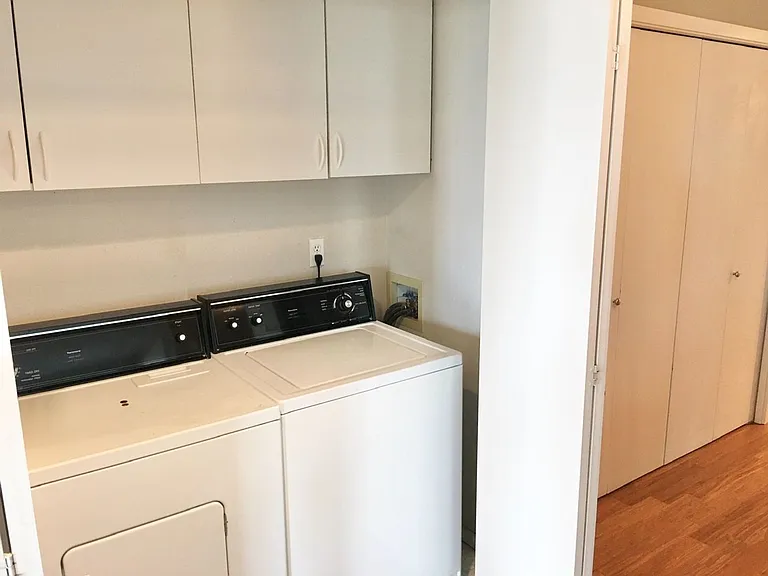 2432 Dexter Ave N #100 — Photo 16