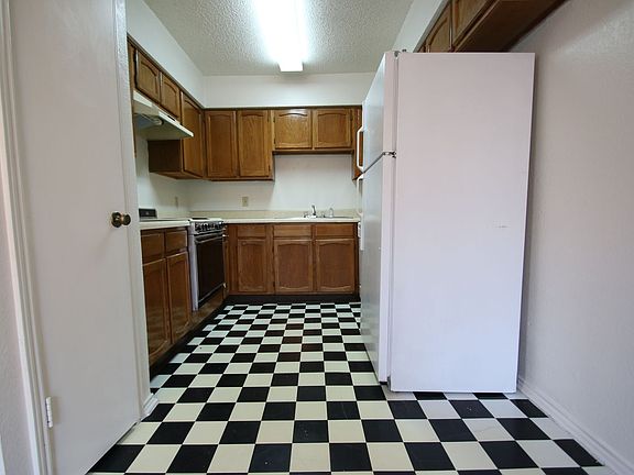 5th image of 6813-6815 S Creek Dr