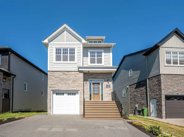 24 Breaktrail Dr, Halifax, NS B4B 2J7