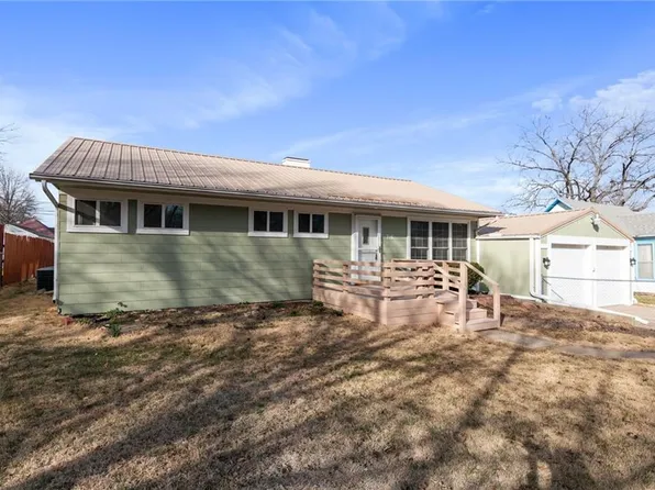 716 W 5th St, Cameron, MO 64429