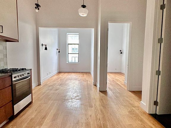 2nd image of 949 Willoughby Ave #330