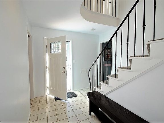 4th image of 2132 Cedarview Dr