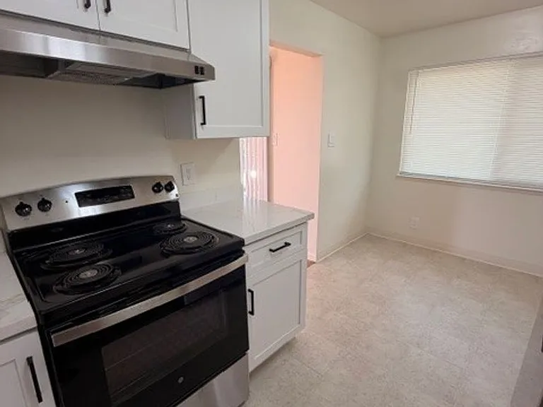 Dixon Townhouse — Photo 48