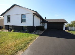 4585 Orchard Dr NW, Cedar Rapids, IA 52405