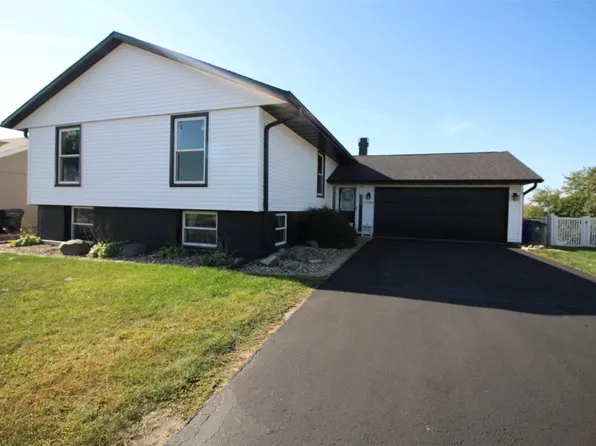 4585 Orchard Dr NW, Cedar Rapids, IA 52405